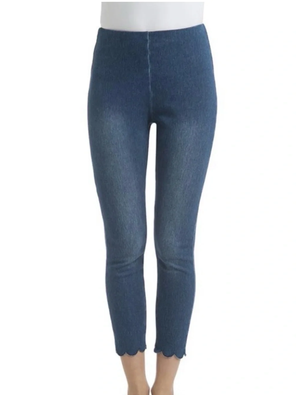 Lyssé Lynette Scallop Edge Denim Pull On Leggings in women’s size Small.